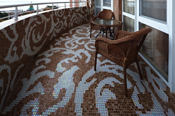 mosaic tiles in the interior of the balcony