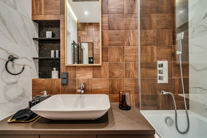 Wood-like tiles in the bathroom