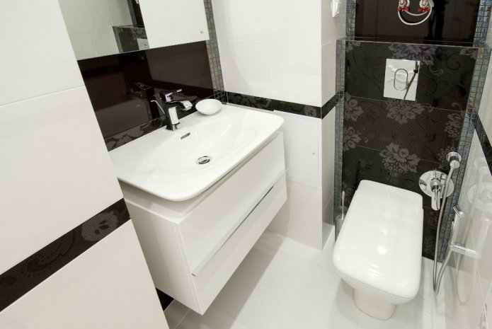Tiles in the toilet