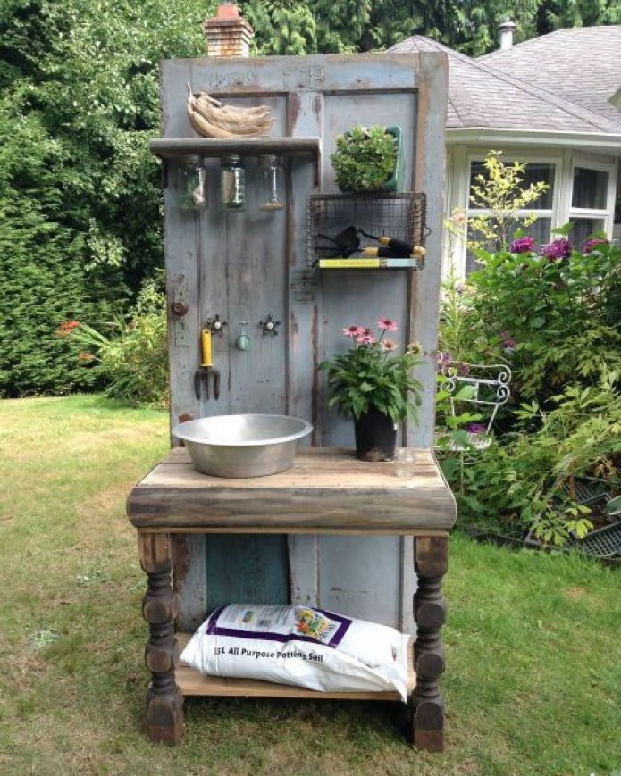 Washbasin from a door