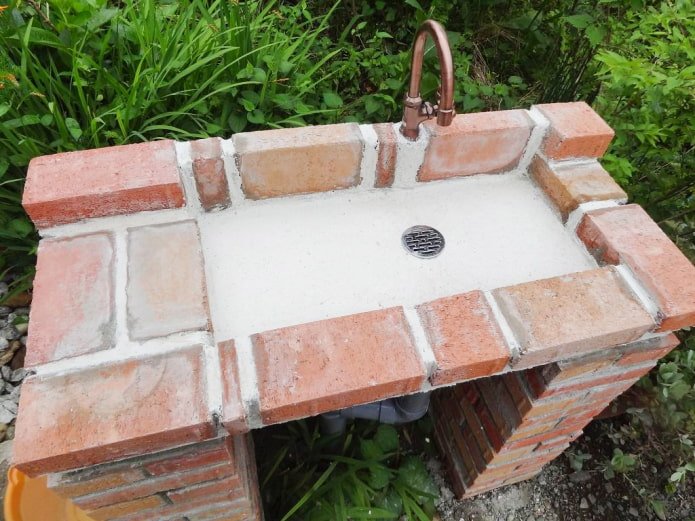 Brick washbasin