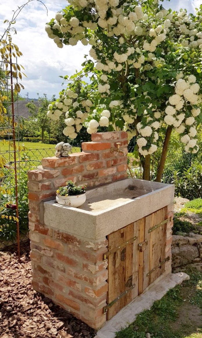 Brick sink