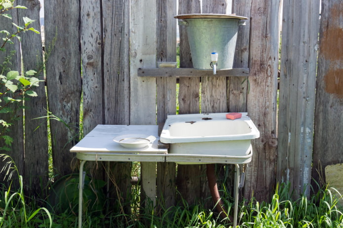 Washbasin from a bucket