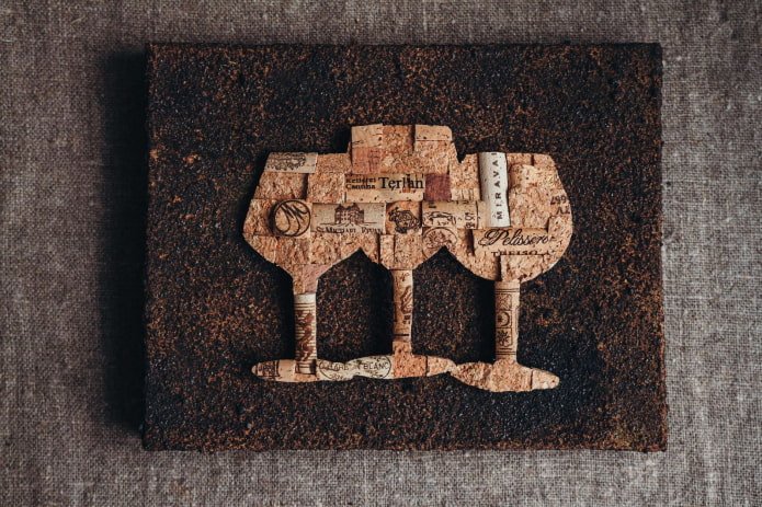 painting glasses made of corks