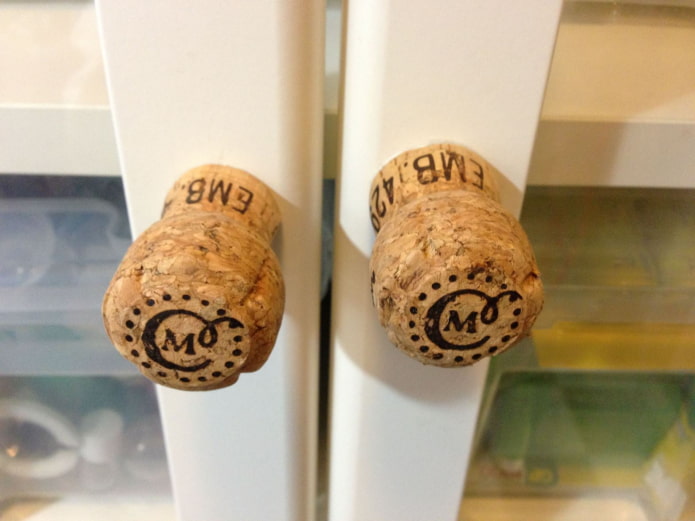 door handles made of corks