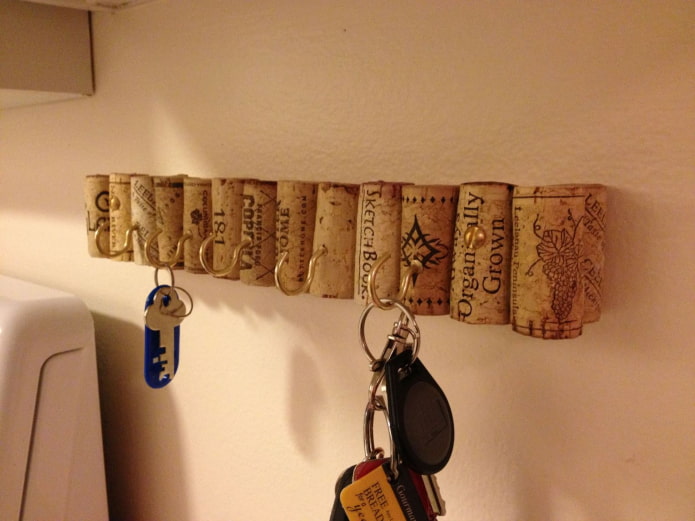 key holder made of corks