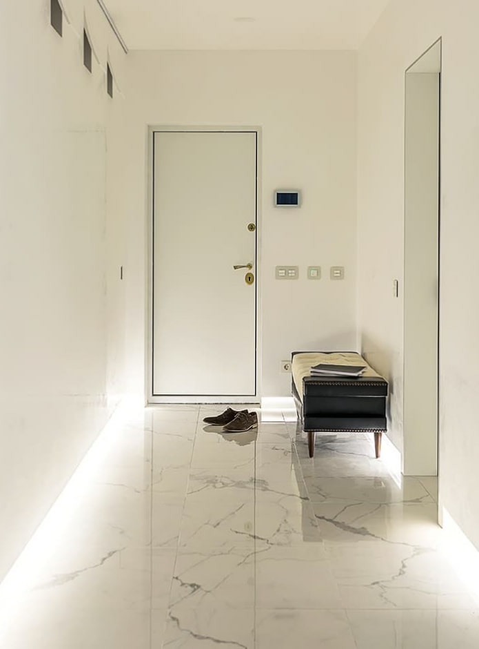 floor lighting in the interior of the corridor