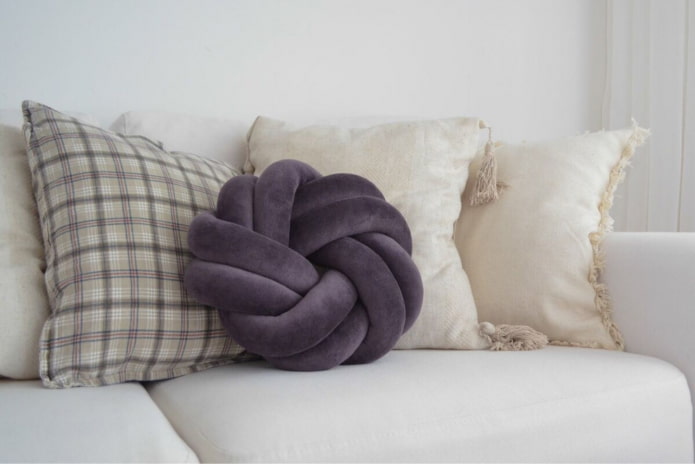 knot pillow