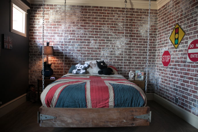 chain bed in the interior