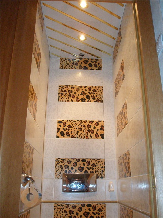 slatted suspended structure in the bathroom