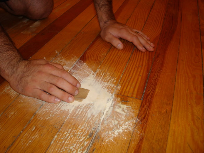 wooden floor puttying