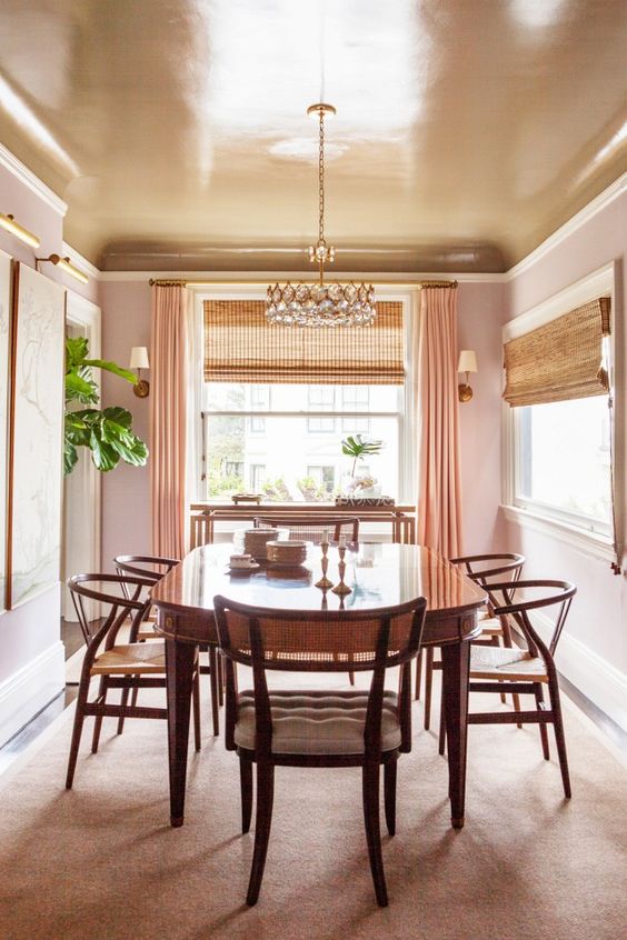 Glossy painted ceiling in the kitchen
