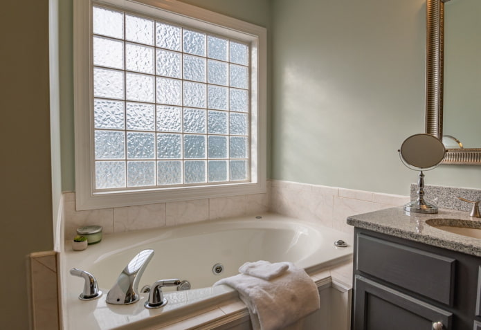 Acrylic paint in the bathroom