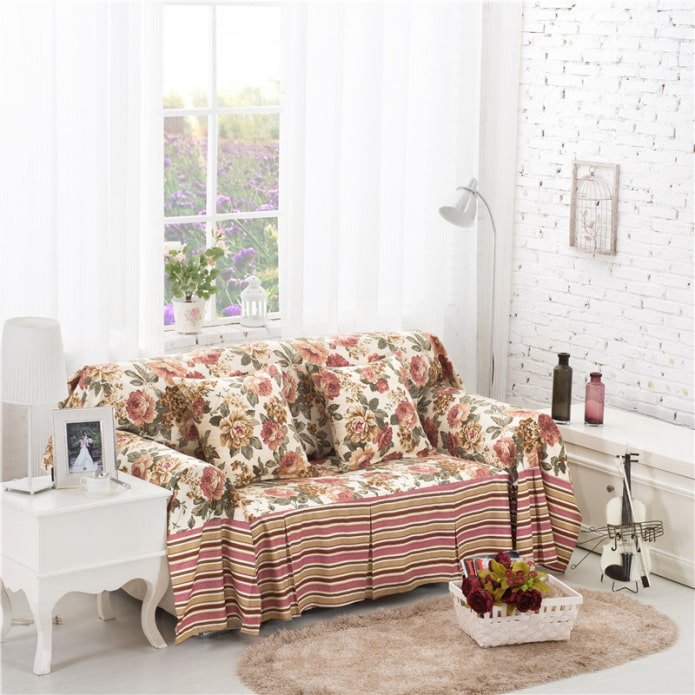 patterned throw for a sofa in the interior
