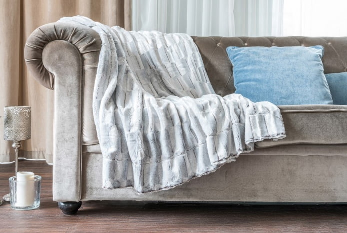 white bedspread for a sofa in the interior