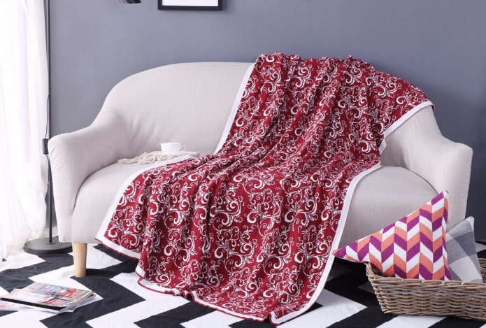burgundy bedspread for a sofa in the interior
