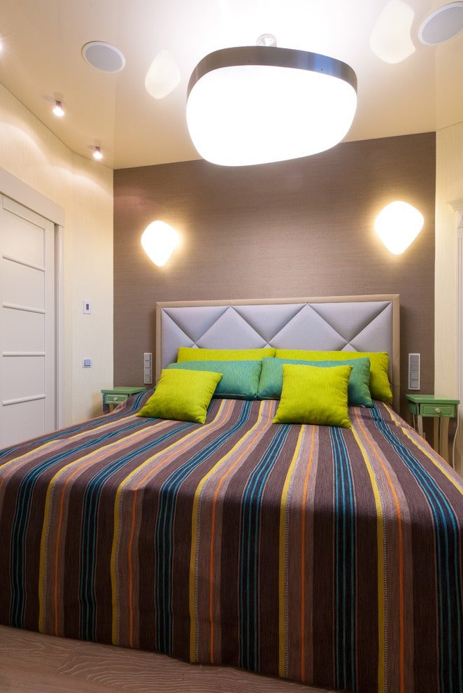 one and a half bed with a bedspread in the interior