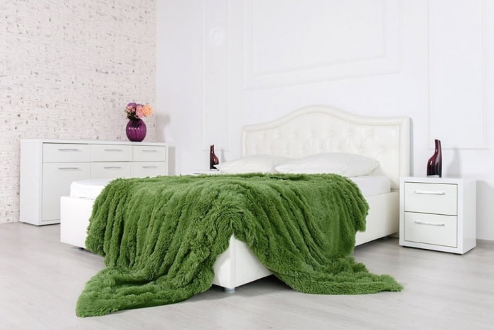 bed with a grass bedspread in the bedroom