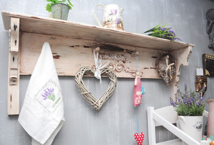 Provence style wall shelf design