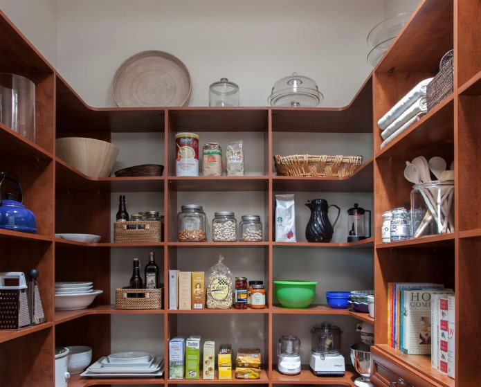 U-shaped arrangement of shelves