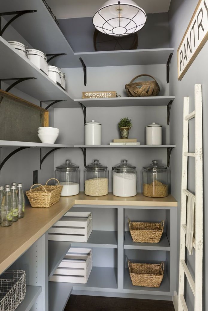 Shelves on metal fasteners
