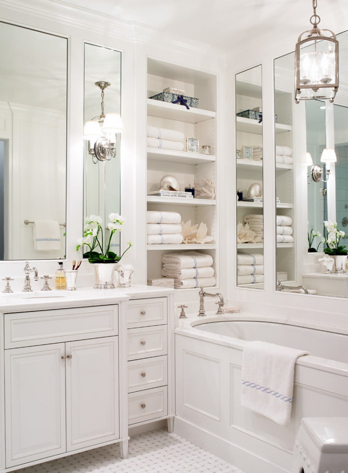 Built-in shelves in a niche