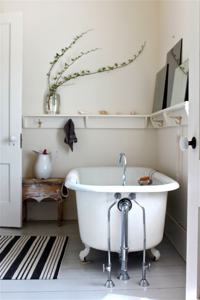 Corner, decorated above bathroom