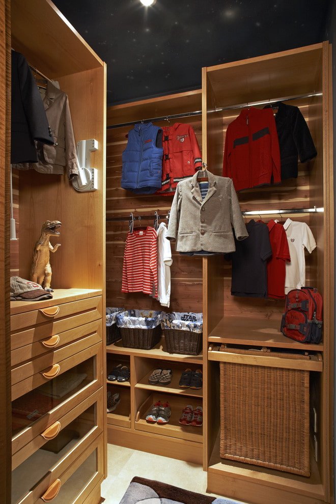 Dressing room with a basket