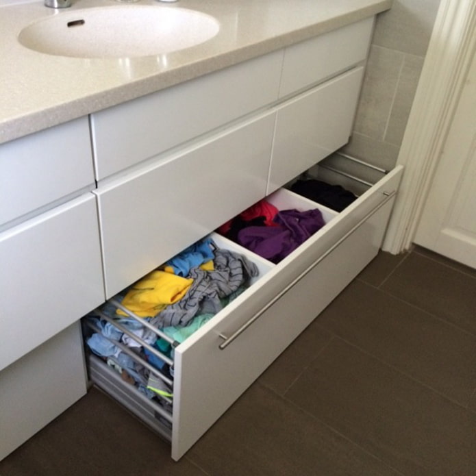 Linen in a chest of drawers