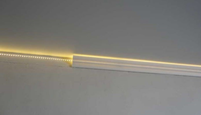 Skirting board with hidden lighting for a stretch ceiling