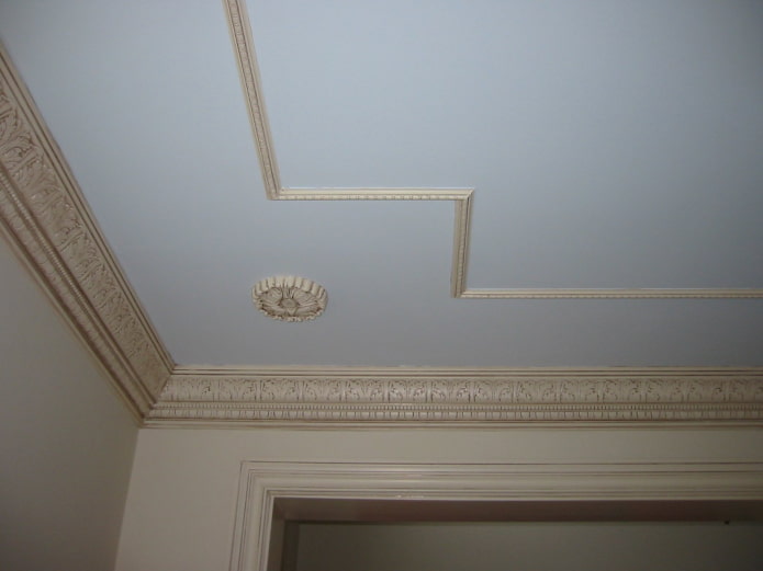 beige ceiling molding