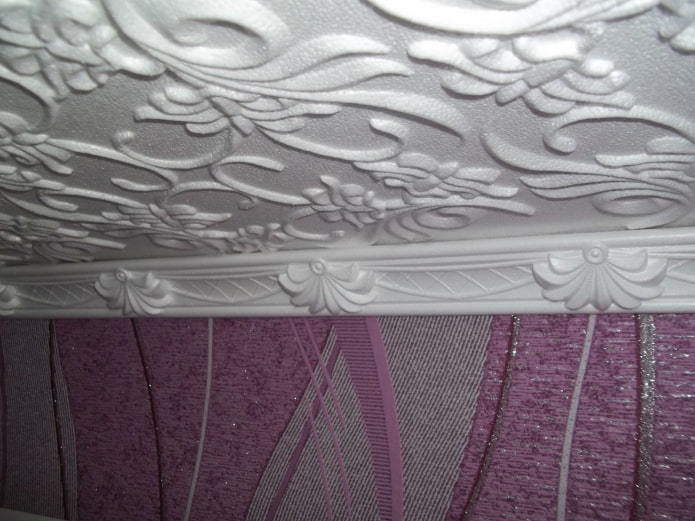 moldings in combination with ceiling tiles
