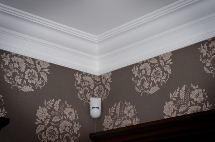 straight ceiling molding 