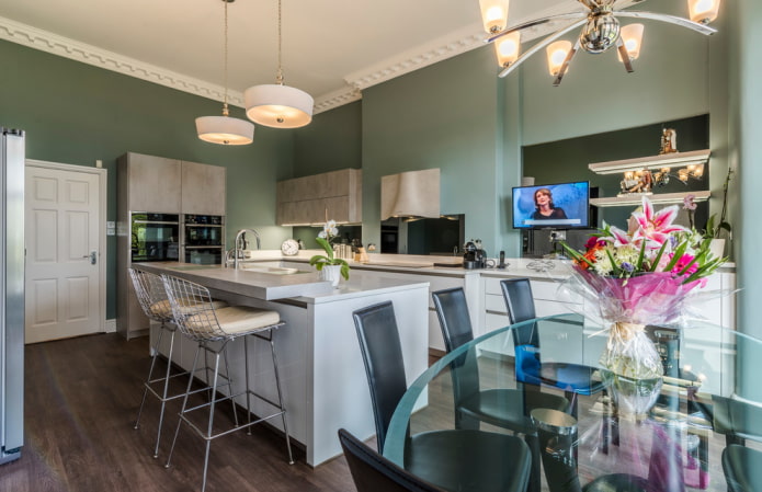 ceiling moldings in the kitchen interior