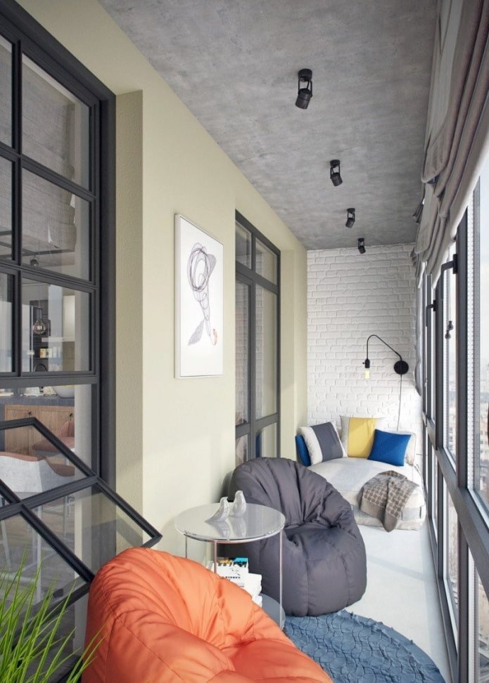 gray ceiling covering on the loggia
