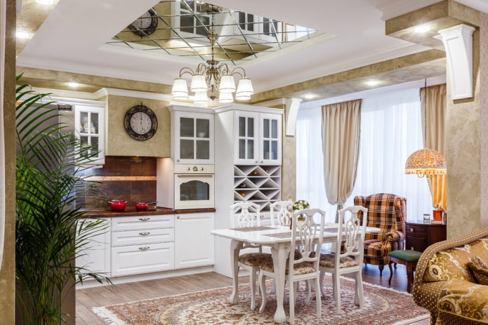 mirror ceiling in the kitchen interior