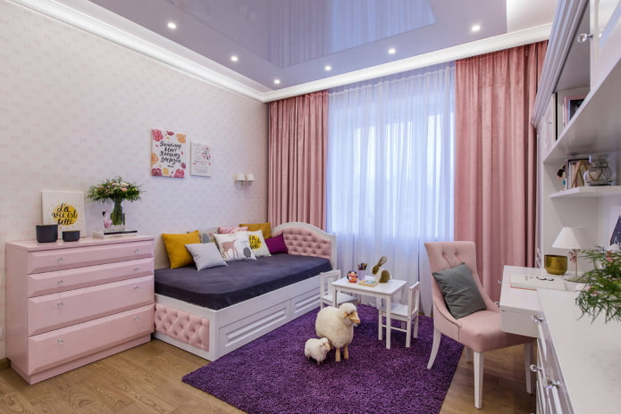 Lilac color in the interior of the children's room 