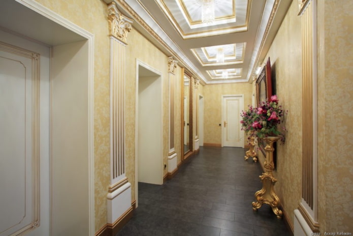 coffered ceiling structure in the hallway
