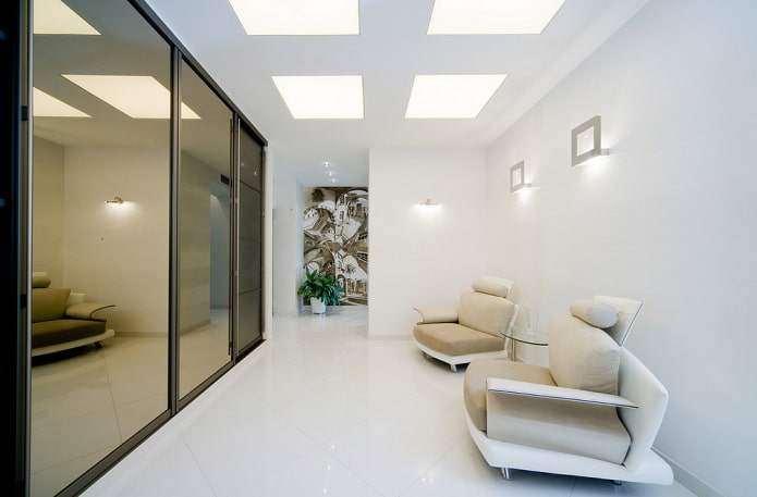 light ceiling in the interior of the corridor