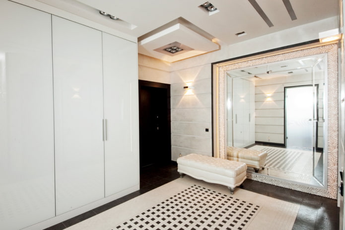 figured ceiling structure in the hallway