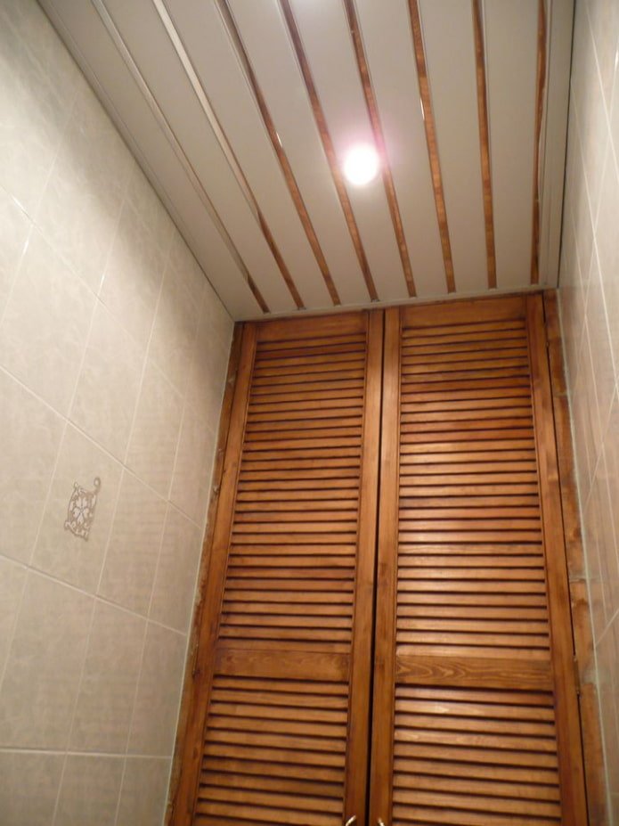slatted suspended structure in the bathroom