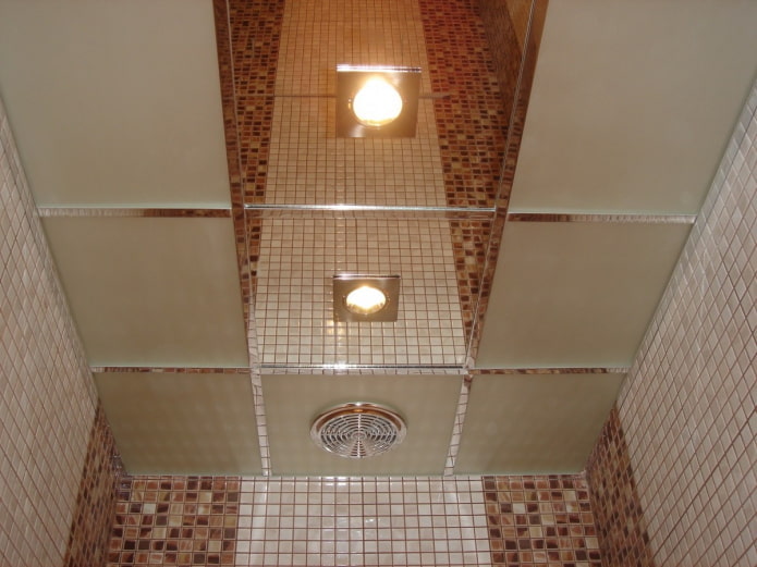 mirror ceiling structure in the bathroom