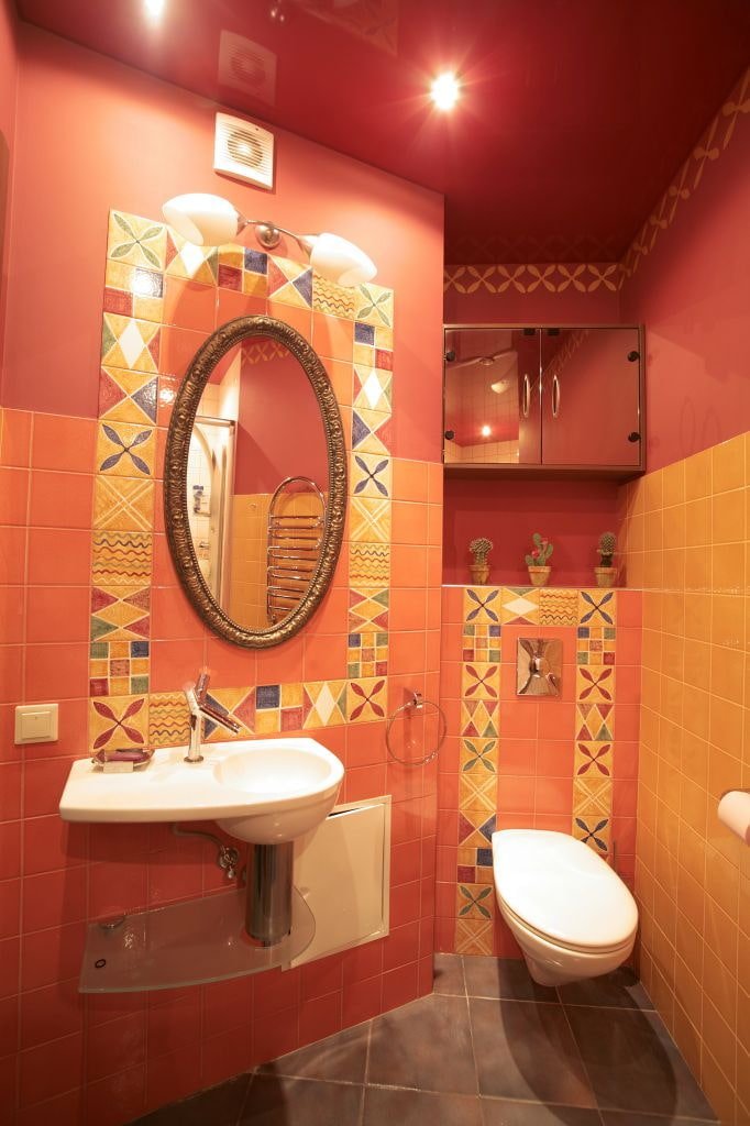red stretch ceiling in the bathroom