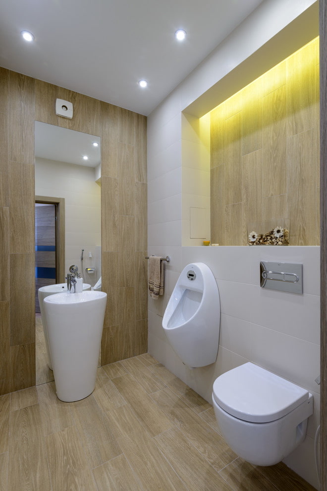ceiling with spotlights in the bathroom