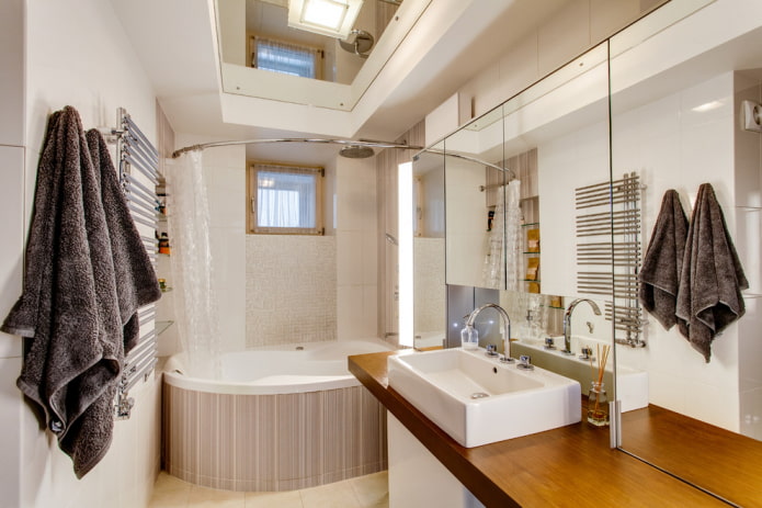 mirror ceiling in the bathroom interior