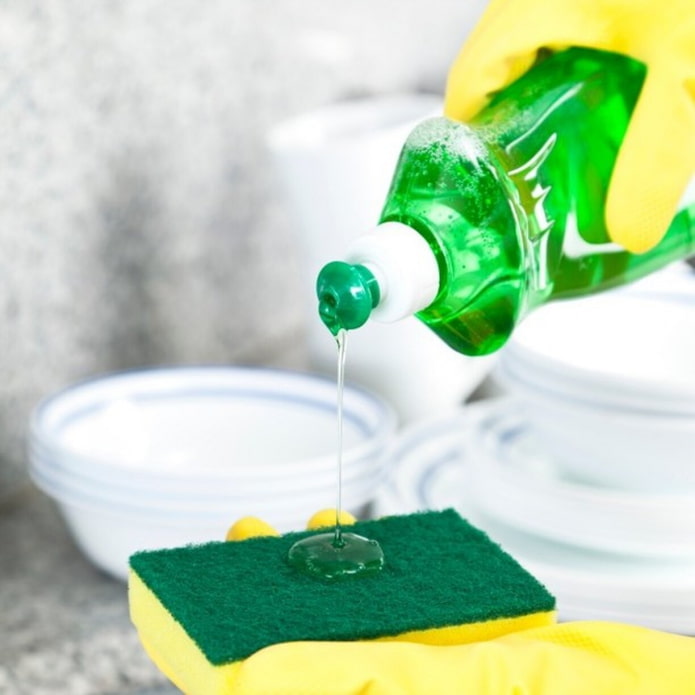 applying gel to a sponge