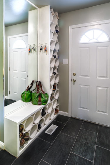 Shoe rack with round compartments