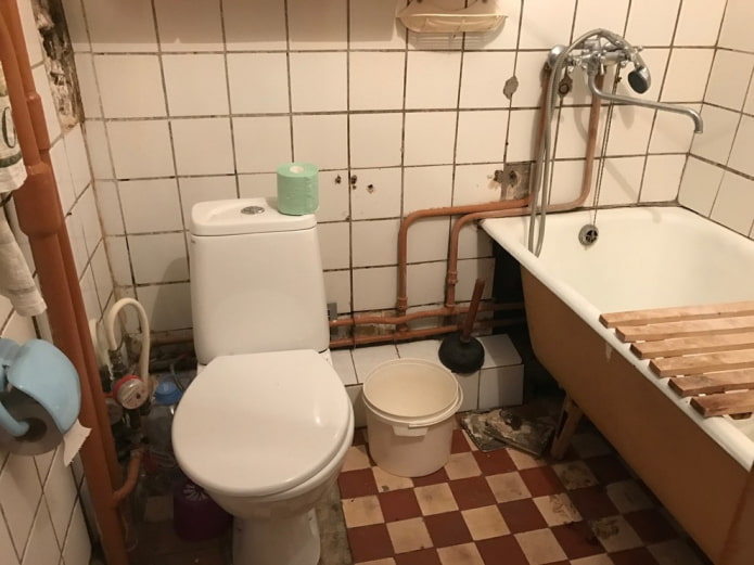 Bathroom before renovation