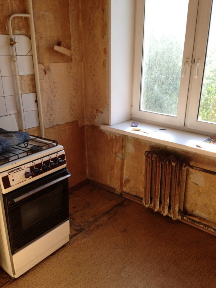 Kitchen before renovation