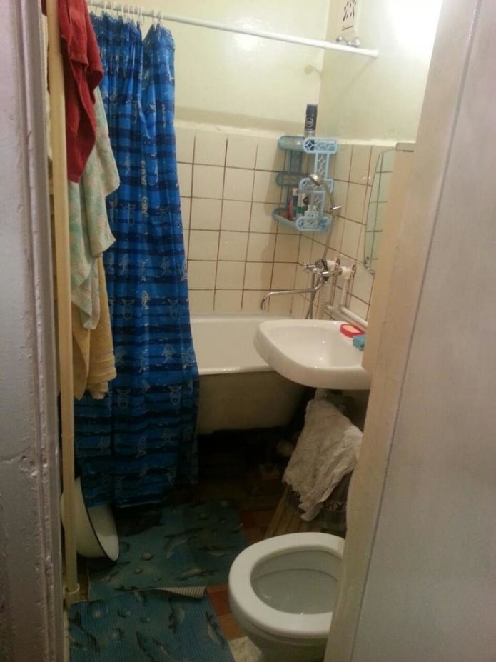 Bathroom before renovation
